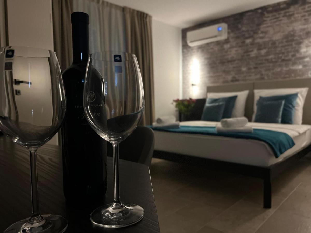Arena Prestige Rooms Pula Exteriör bild
